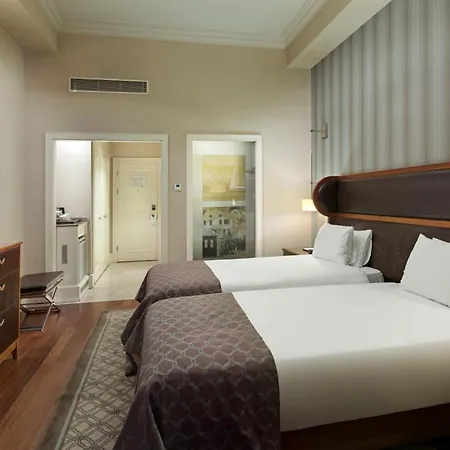 Titanic Business Kartal Otel