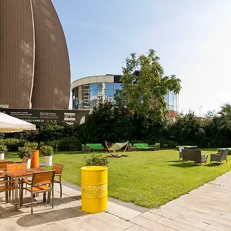 מלון Titanic Business Kartal 5*