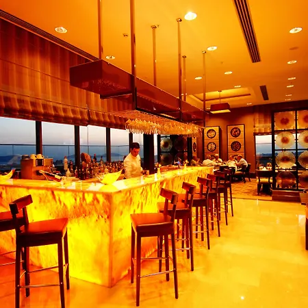 Titanic Business Kartal Отель