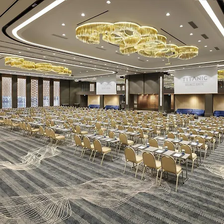 Titanic Business Kartal Otel