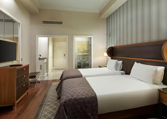 Titanic Business Kartal Отель