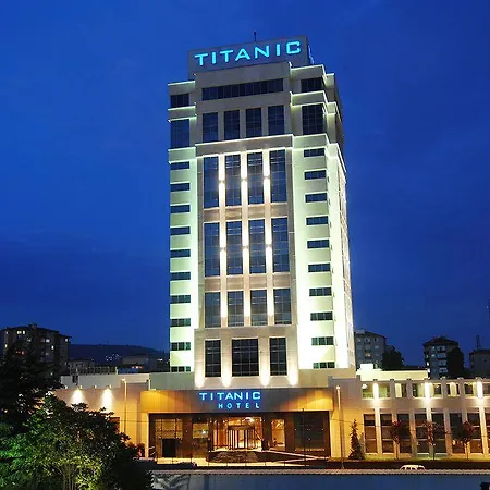 泰坦尼克卡尔塔尔商务酒店 5*