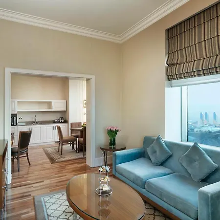 泰坦尼克卡尔塔尔商务酒店