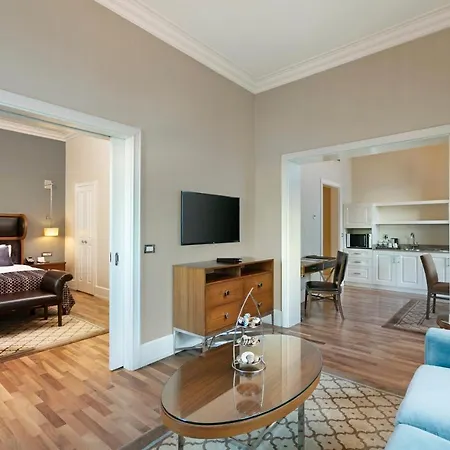 泰坦尼克卡尔塔尔商务酒店