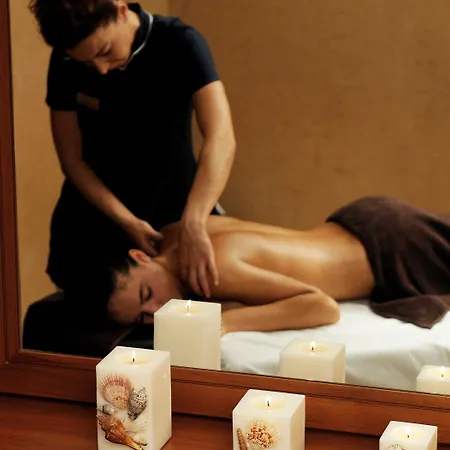 泰坦尼克卡尔塔尔商务酒店