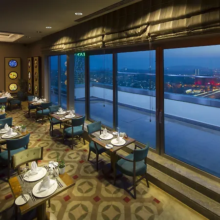 泰坦尼克卡尔塔尔商务酒店