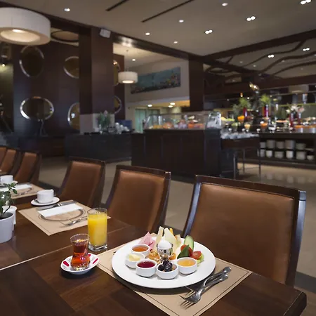 泰坦尼克卡尔塔尔商务酒店