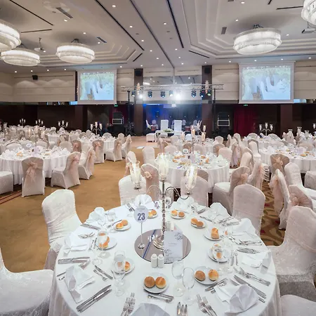 泰坦尼克卡尔塔尔商务酒店 酒店